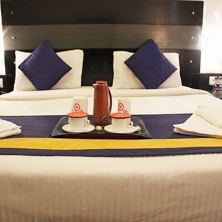 Oyo 605 Hotel Camria Гургаон Екстериор снимка