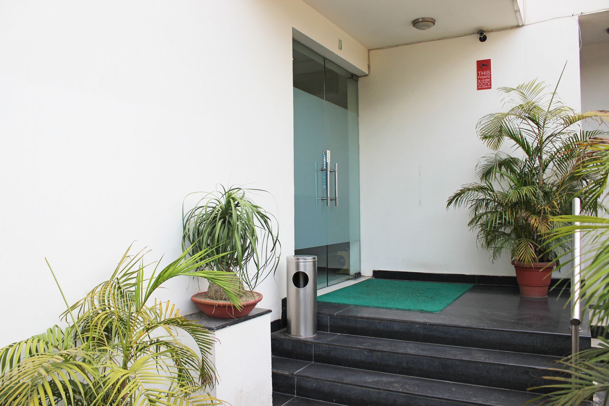 Oyo 605 Hotel Camria Гургаон Екстериор снимка